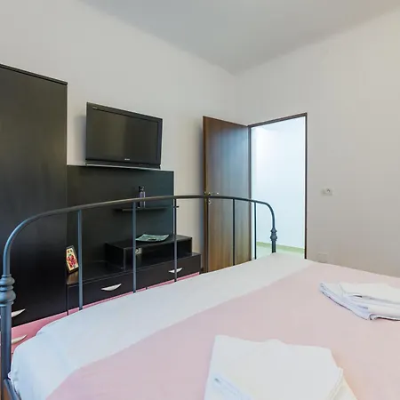 Modern Apartment *